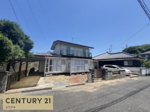 Spacious 4LDK Home with Garden and Parking for Three in Ube, Yamaguchi