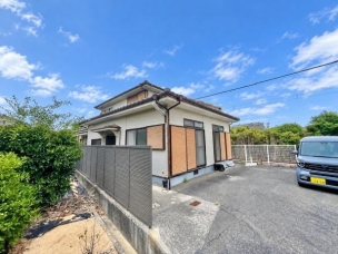 Spacious 4LDK Home with Two-Car Parking in Ube, Yamaguchi