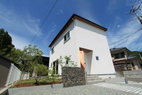Modern 4LDK Home Near Shigetomi Station, Aira, Kagoshima