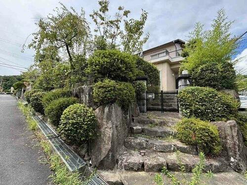 Bright 5LDK Wooden Home with Large Garden in Tsubakidai, Nara