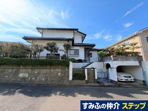 Spacious 6LDK Home with Garden and Parking in Koshigoe, Kamakura, Kanagawa