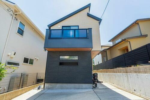 Bright 4LDK Home with Wood Deck in Takarazuka, Takarazuka, Hyogo