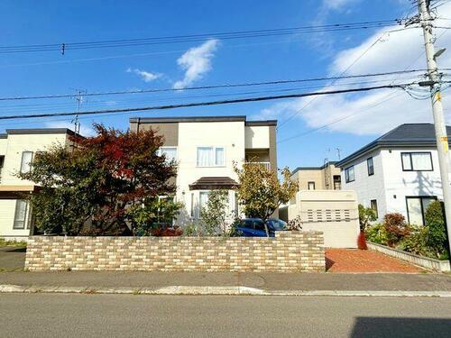 Bright 5LDK Home with Garage in Sapporo's Kita Ward, Sapporo, Hokkaido