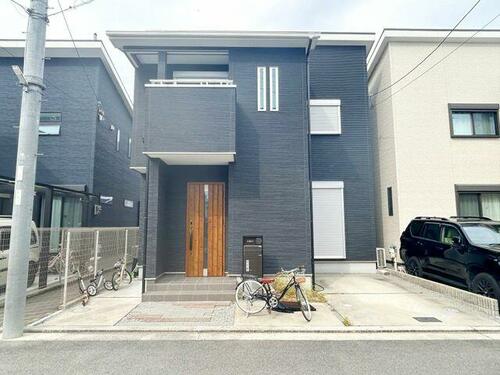 Bright 3LDK Home with Two Parking Spaces in Sakai, Sakai, Osaka