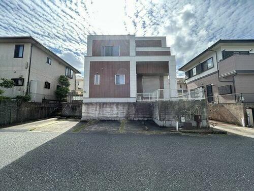 Spacious 4LDK with 27-Tatami LDK and Open Ceiling in Nishi-ku, Fukuoka