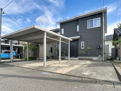 Fully Renovated 6SLDK Home with Tatami Room and 3–4-Car Carport in Komatsu, Komatsu