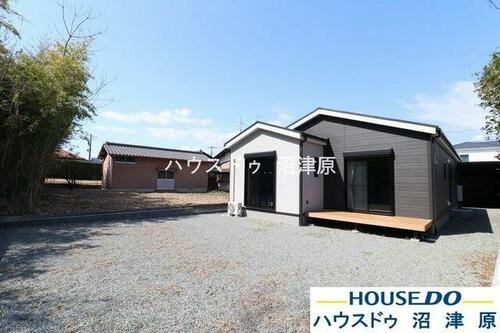 Bright Single-Story Home with Garden and Wood Deck in Nakamaru, Fuji, Shizuoka