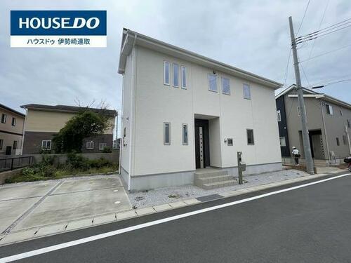 Bright 4-Year-Old 4LDK in Isesaki’s Ota-cho with 18-Tatami Living and Parking, Gunma
