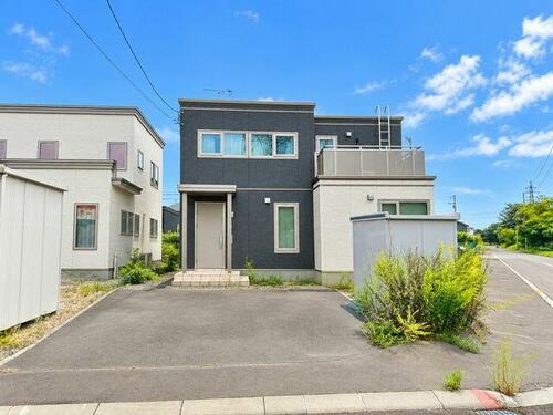 Corner-Lot 4SLDK Sekisui Heim Home in Tomakomai, Hokkaido