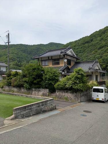 Spacious Unrenovated 6DK House with Parking near Kawachi Station, Hiroshima