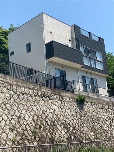 Bright 3LDK Home with Rooftop Terrace and Seto Inland Sea Views, Kure, Hiroshima