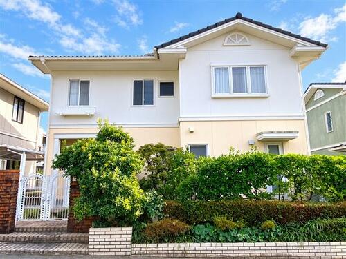 Bright 4LDK Home with Garden-Sized Lot in Yunosan, Matsuyama, Ehime