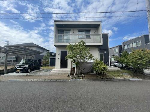 Modern 2LDK Home with Parking in Higashida, Niihama, Ehime