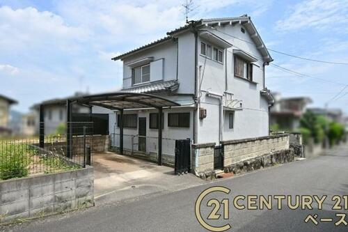 Spacious 6LDK Wooden House with Garden — Renovation Potential in Quiet Nara in Nara