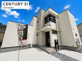 Bright Nearly-New 4LDK Wooden House with Balcony & Parking near Kanahashi Station, Kashihara in Nara