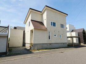 Sunny 4SLDK Wooden House with Garden on a SE Corner Lot in Sapporo Kita-ku, Hokkaido