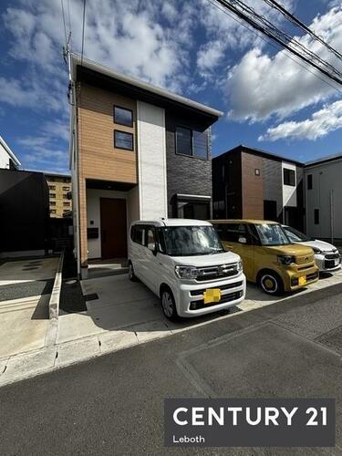 Nearly New 3LDK Wooden Home with 3-Car Parking in Quiet Ota, Gunma