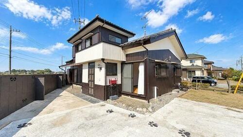 Spacious 5LDK Home with Renovation Potential in Kazo, Kazo, Saitama