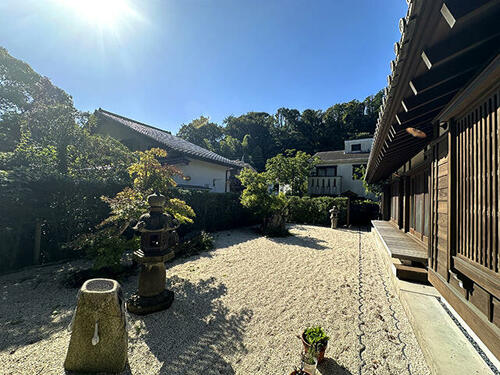 Expansive 4LDK Home with Garden and Detached Outbuilding in Kamakura, Kamakura, Kanagawa