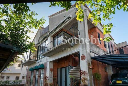 Fully Renovated 3LDK RC House with Garden in Omoromachi, Okinawa