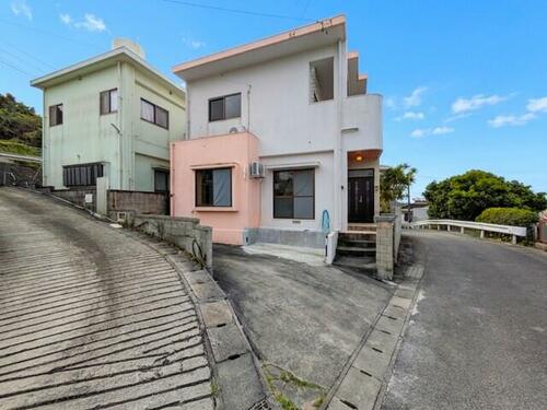 南城市の静かな住宅街にある明るい3LDKの戸建て（和室あり）、南城市