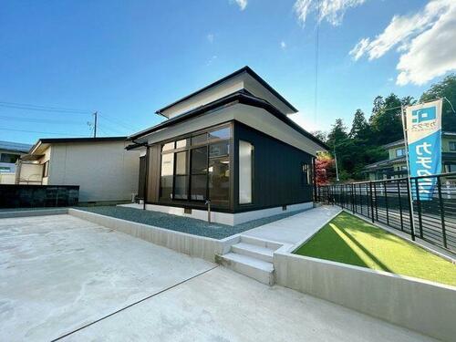 Renovated 2LDK House with 2-Car Parking in Akita’s Narayama Ishizukacho, Akita