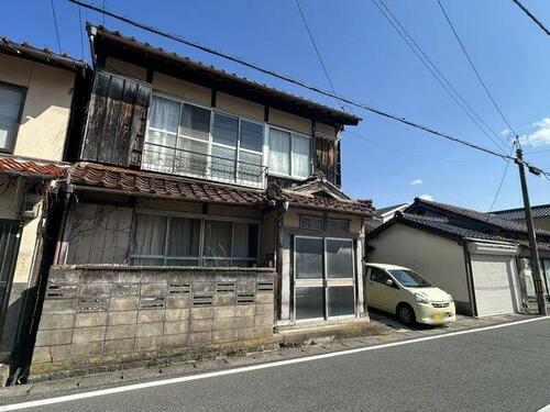 Spacious 10LDK Traditional House in Oda, Shimane with Tatami Rooms and Renovation Potential in Osaka
