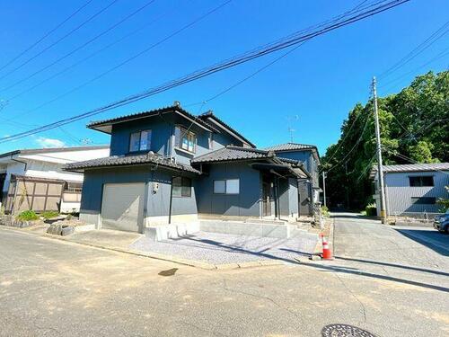 Renovated 4LDK Corner-Lot Home with Parking for Three, Awara, Fukui