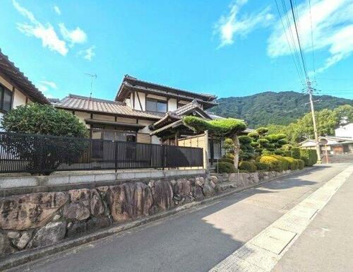 Spacious 5LDK Wooden House with Garden near Kyoikudai-mae, Fukuoka