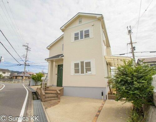 Partially Renovated 4LDK Wooden House with Garden in Iwade, Wakayama, Wakayama