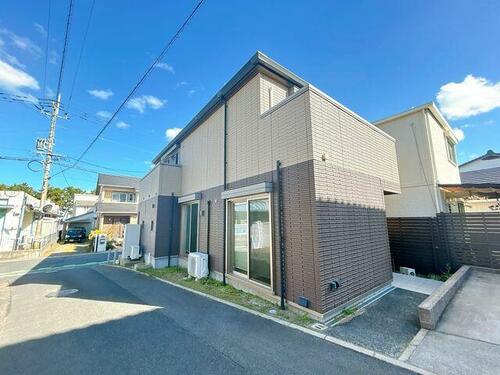 Bright 4SLDK Home with Two-Car Parking in Higashikaratsu, Saga