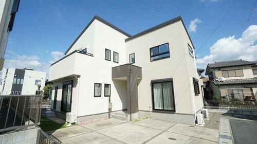 Bright, Modern 4LDK Near Hiratacho Station, Suzuka, Mie