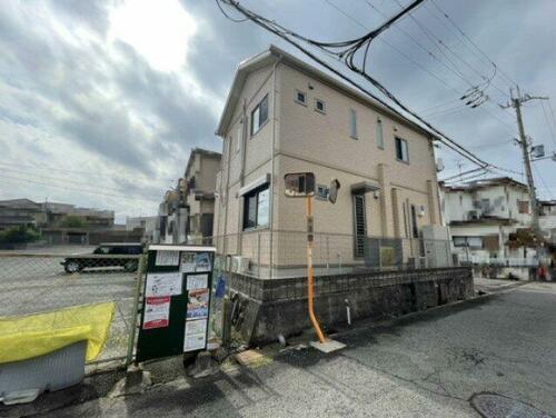 Light-Filled Corner Home Near Takitani Station with Loft, Kawachinagano, Osaka