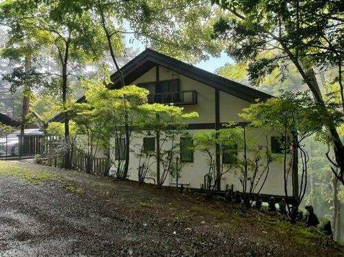Light-Filled Karuizawa Retreat with Loft and Tatami Room, Karuizawa, Nagano