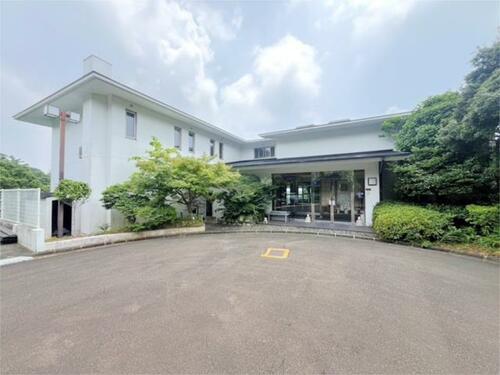 Expansive 10LDK Residence with Basement in Agocho Shinmei, Mie