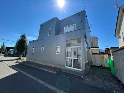 Renovated 4LDK Home with Spacious Parking in Teine-ku, Hokkaido