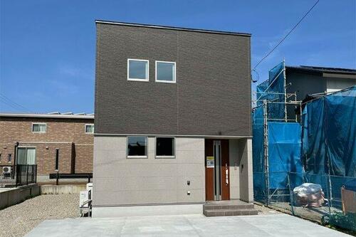 Modern 3LDK Home Near Nishi-Toyama Station, Toyama
