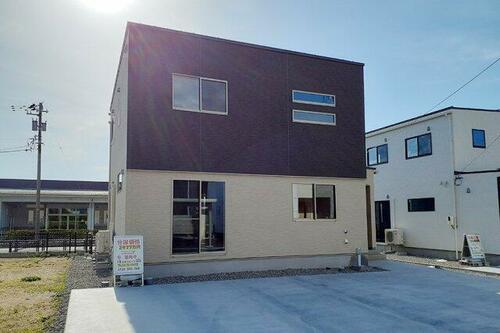 Bright 4LDK Home with Modern Kitchen in Shimookubo, Toyama, Toyama