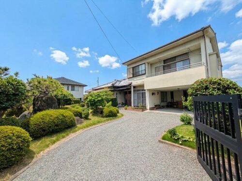 Spacious Traditional 4SLDK Home with Garden in Hoshioka, Ehime