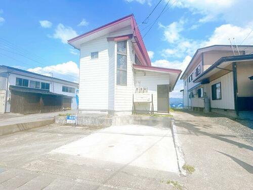 Bright 5DK Home with Tatami Rooms and Parking for Three in Yonezawa, Yonezawa, Yamagata