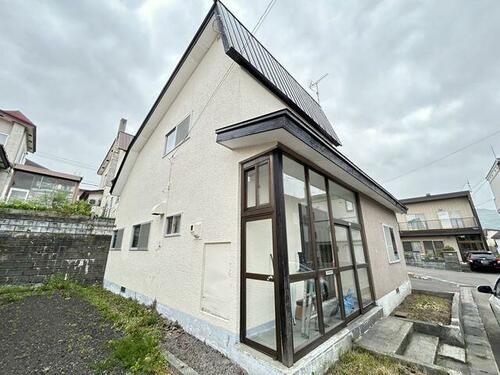 4LDK Home with Three-Car Parking in Otaru's Shinko 4-chome, Hokkaido