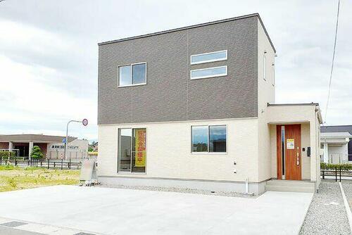Bright 4LDK Home with Garden in Shimookubo, Toyama