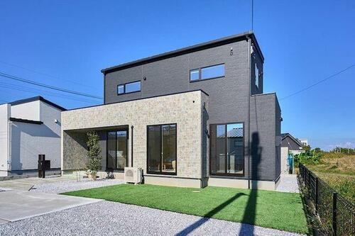 Bright 4LDK Home with Tatami Room in Sadowara, Miyazaki