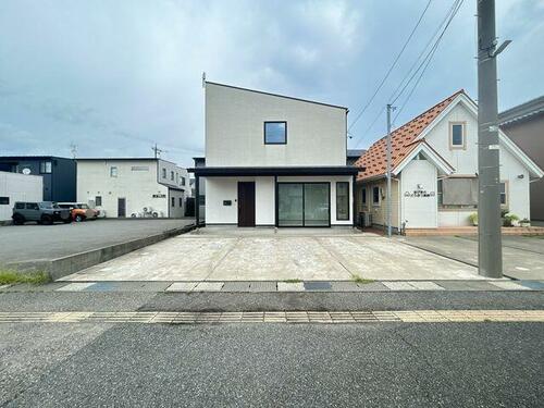 Bright Fully Renovated 2SLDK House with 3-Car Parking in Kanazawa in Ishikawa
