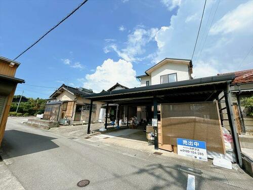 Fully Renovated Bright 4LDK with Sunroom and 3-Car Carport in Komatsu in Ishikawa