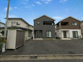 Spacious 6K Corner House with Garden & Dual Parking in Quiet Akita, Akita