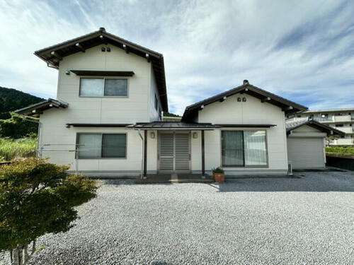 Spacious 5LDK Home with Garage and Expansive Garden in Shimanto Town, Shimanto, Kochi