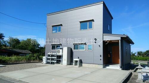 Craftsman-Style 4LDK with Natural Cedar Finishes in Murakami, Murakami, Niigata