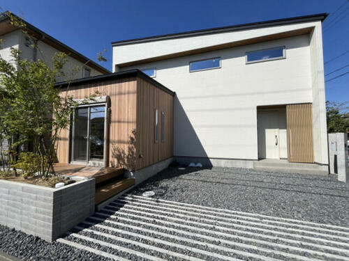 Near-New 3LDK Wooden Home with Bright LDK Near Kannonji Station, Aichi