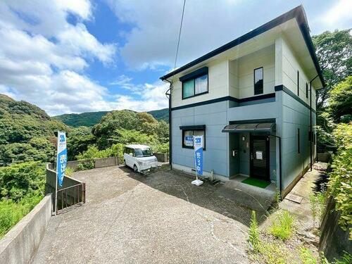 Two-Story 3SLDK Home with Balcony and Three-Car Parking in Nagasaki, Nagasaki